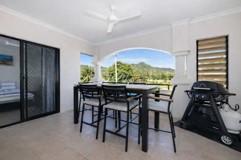 Private Balcony & Outdoor Dining – West End, Townsville Apartment