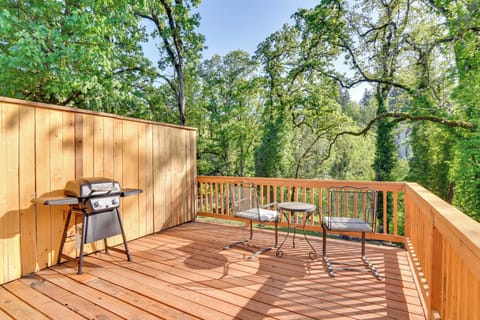 Milwaukie Vacation Rental | 3BR | 2BA | 1,300 Sq Ft | 1 Step to Enter