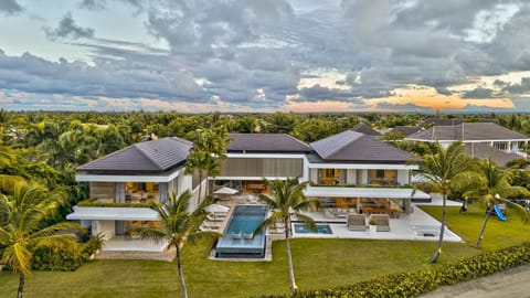 Royale Estate - 15 Bedroom Complex (6504)