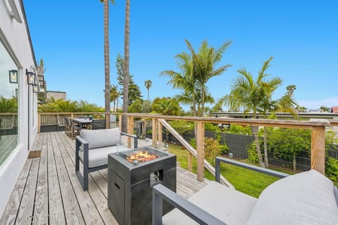 Outdoor fire pit
