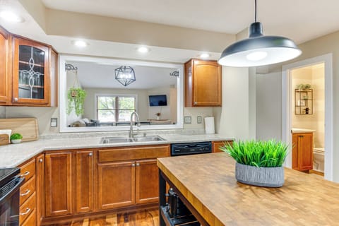 Kitchen | Cooking Basics | Keurig & Drip Coffee Makers (Coffee Provided)