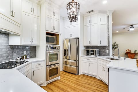 Kitchen | Cooking Basics | Dishwasher | Single-Story Home