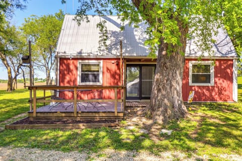 Chapman Vacation Rental | 3BR | 1BA | 1,000 Sq Ft | Small Step to Enter