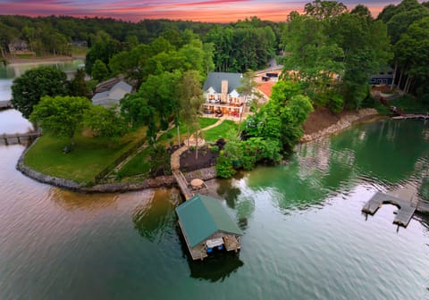 Come Relax on the Lake!