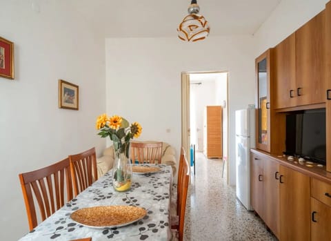 Autumn, Dining Room, Spring, Summer