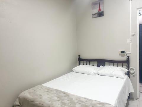Bedroom (Double Bed)