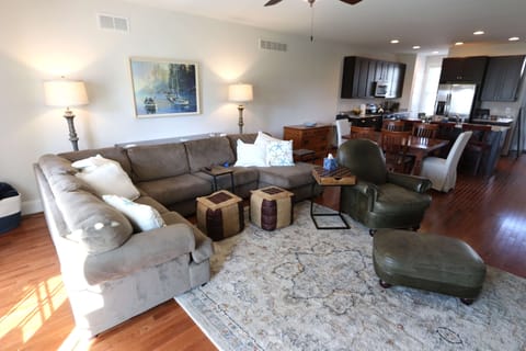 Family Room with large sectional, leather chair - lots of room to RELAX!
85" Smart TV, Open concept for families.