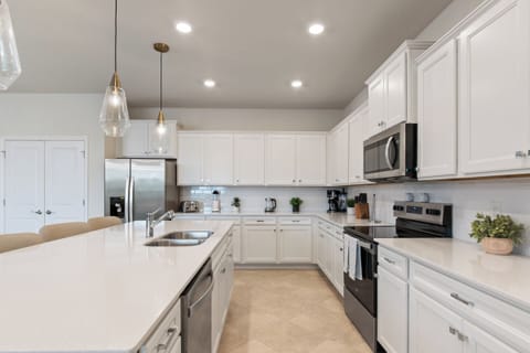 Modern Full Size Kitchen with Basic Kitchen Starter Essentials (see description for more)