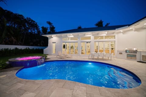 Superb indoor/ outdoor feel on this well apointed, recently renovated home