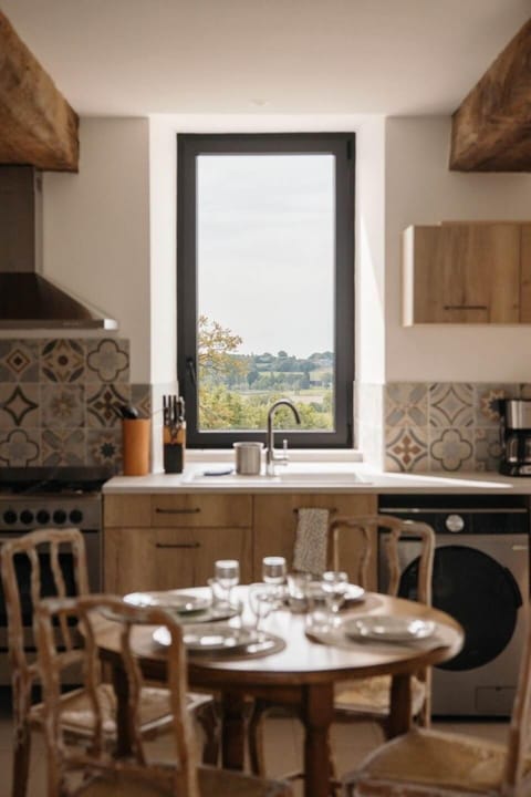 espace repas table vaisselle