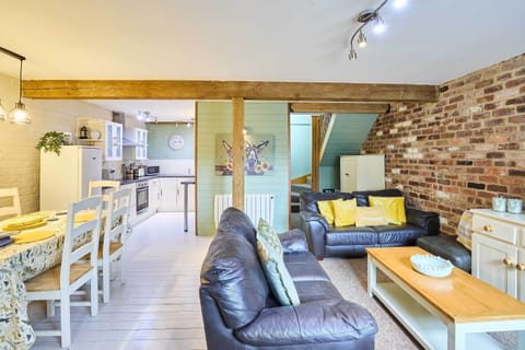 West Barn, Toftrees - Host & Stay