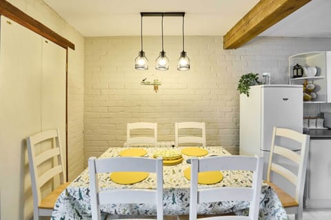 West Barn, Toftrees - Host & Stay