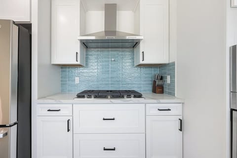 All cooking essentials ready for you hosting your next family retreat or friends gathering.