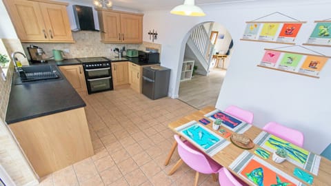 Bright kitchen diner