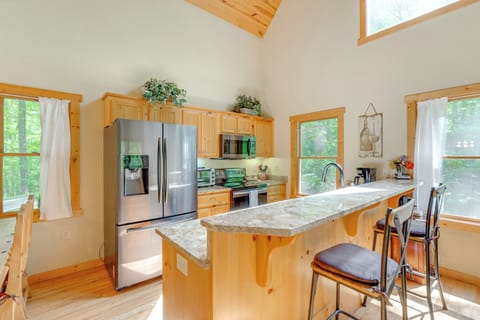 Kitchen | Main Level | Coffee Pot | Dishwasher