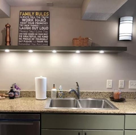 Fully furnished kitchen!