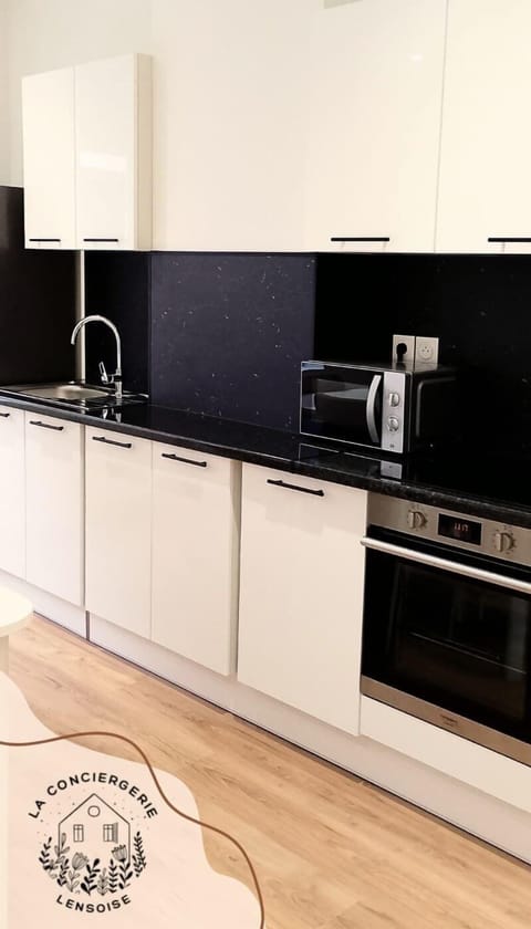 Cuisine équipée
Four électrique
Micro onde
Senseo
Frigo