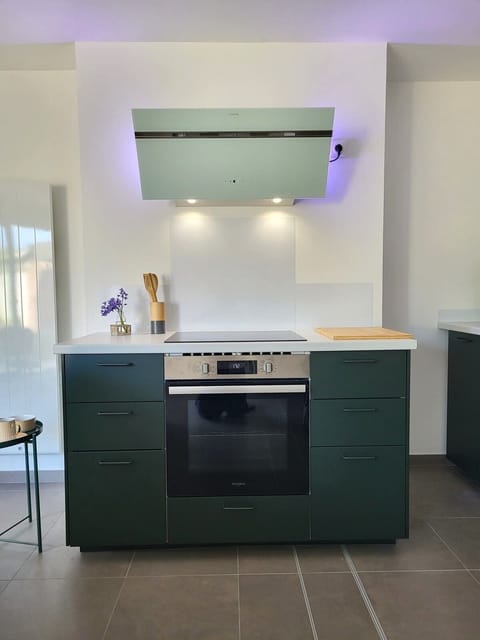 La table de cuisson et le four