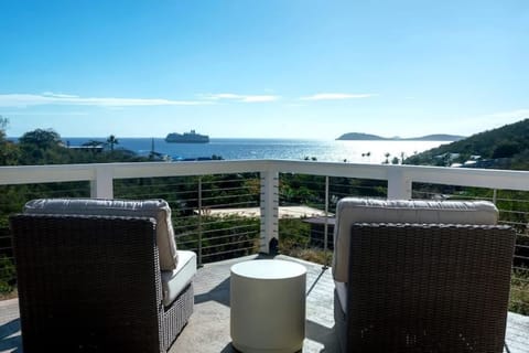 Relax while watching cruise ships come into Havensite!!