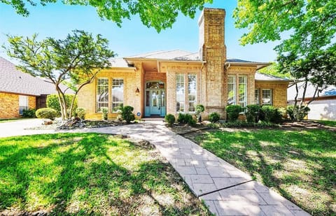 Near Iron Horse Golf Course, enjoy access to course & fenced backyard.