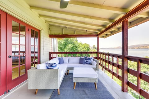 Lower Lake Vacation Rental | 2BR | 2BA | 1,200 Sq Ft | Stairs Required