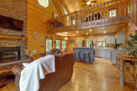 Living Room | Free WiFi | Smart TV | Fireplace | 1st Floor