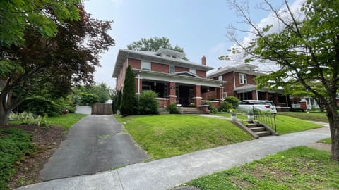 Stunning exterior view—this house welcomes you with charm and elegance!