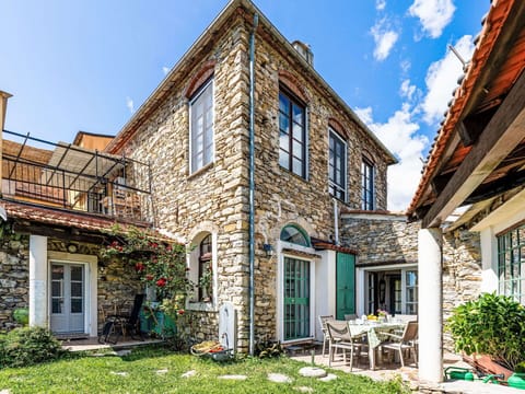 Building, Window, House, Facade, Residential Area, Home, Door, Architecture, Cottage, Roof