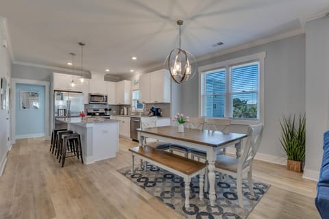 Tipsy Turtle-Dining Area  Kitchen