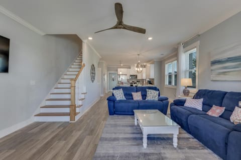 Tipsy Turtle-Living Room