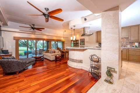 Earthy tones, island light, and handcrafted charm—relaxation starts the moment you walk in KGV-14P6