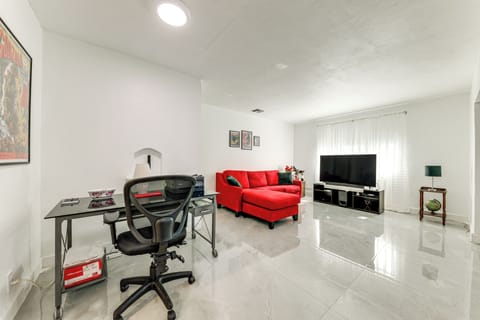 Fort Lauderdale Vacation Rental | 2BR | 1BA | 1 Step Required | 900 Sq Ft