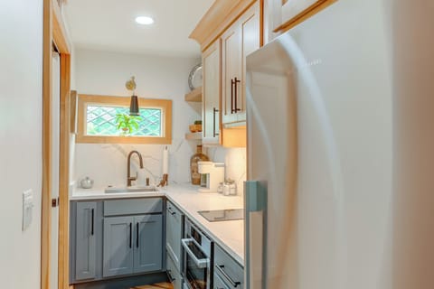 Kitchen | Trash Bags/Paper Towels