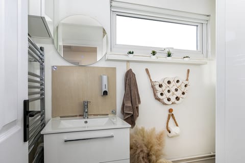 27 John Snow-low res-14