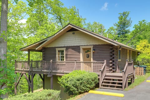 Asheville Vacation Rental | 2BR | 2BA | Stairs Required | 1,056 Sq Ft