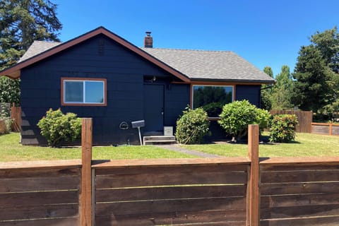 Auburn Vacation Rental | 2BR | 1BA | 890 Sq Ft | 2 Steps to Enter