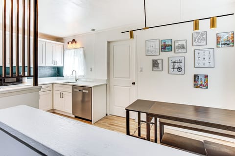 Dining Area | Dishware/Flatware Provided