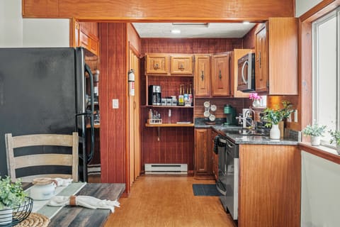 Fully equipped and ready for your recipes.