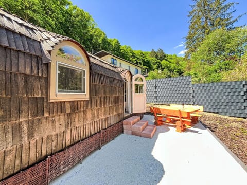 Backyard, Siding, Daylighting