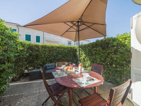 Outdoor Furniture, Shade, Garden, Yard, Landscaping, Chair, Outdoor Table, Backyard, Umbrella, Patio