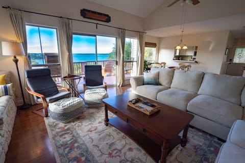 Deck off of living room with more amazing views