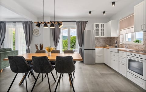 A fully equipped kitchen with all modern appliances (dishwasher, oven, microwave, kettle, toaster)