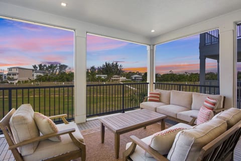 Main Balcony, Lounge Area