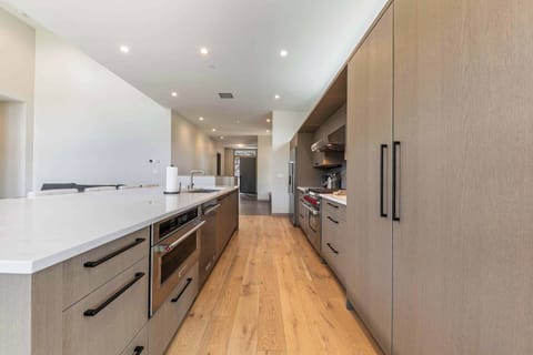 7470 Larkspur Ln Truckee CA-print-026-030-Interior-3237x2159-300dpi