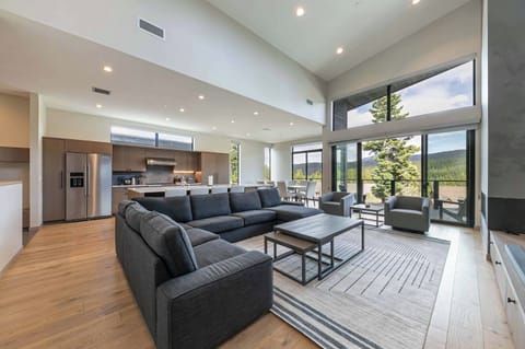 7470 Larkspur Ln Truckee CA-print-034-043-Interior-3198x2131-300dpi