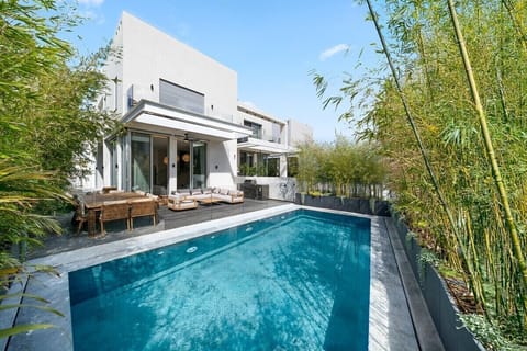 Pool (Outdoor)