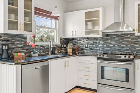 Enjoy the complimentary tea and coffee!