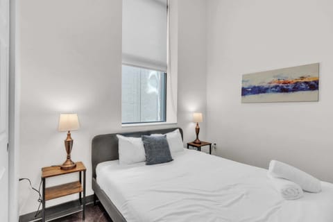 CozySuites | Modern 1BR in Downtown Pitts. #18