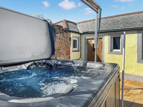 Hot tub | Midtown House, Cockermouth and the North West Fells