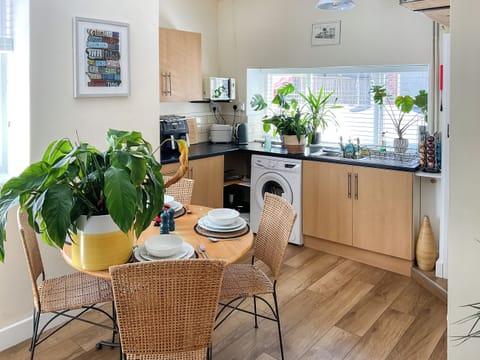 Kitchen/diner | Kookaburra Lodge, Brecon